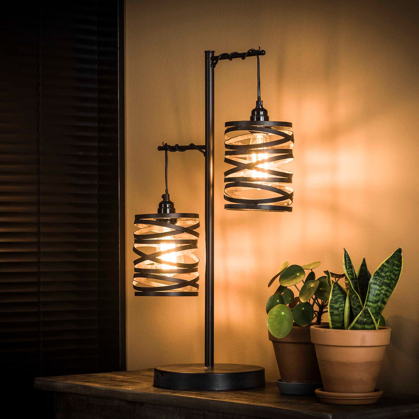 Pöytälamppu Spindlight, 2-lamppuinen, kork. 70 cm