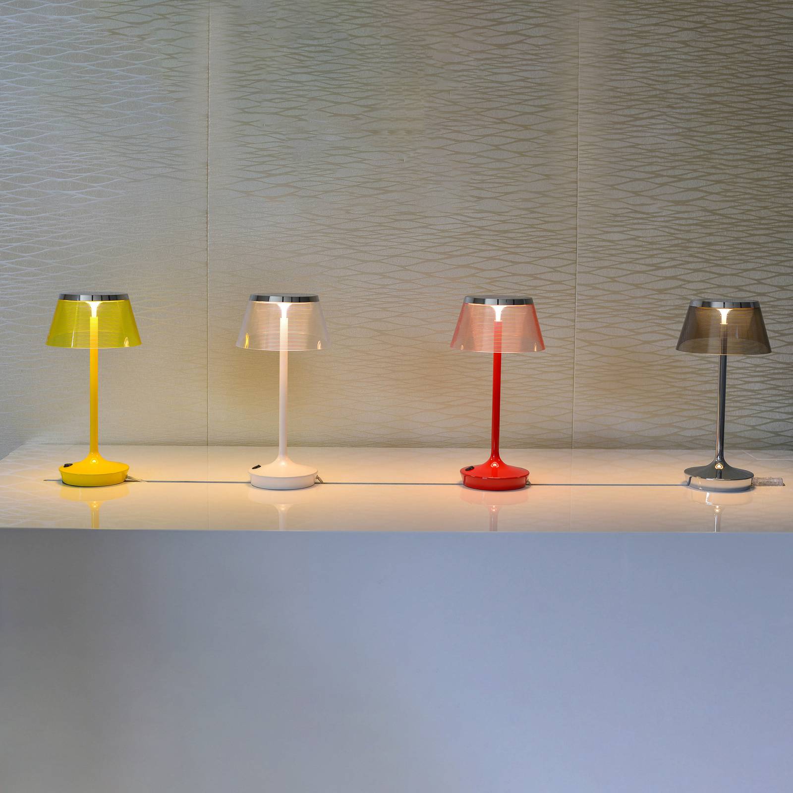 Aluminor La Petite Lampe -LED-pöytälamppu harmaa