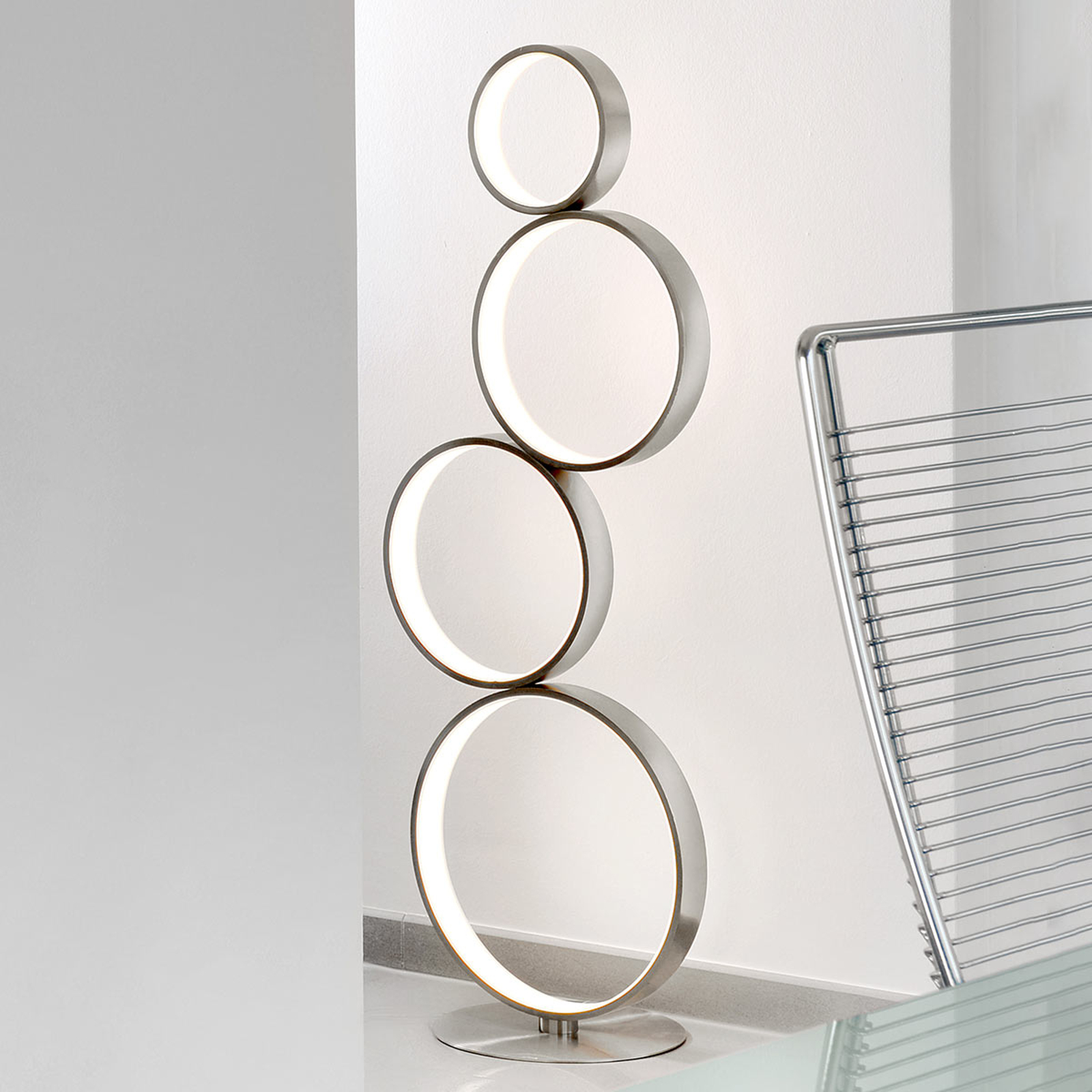 LED-lattiavalaisin Loop metallista