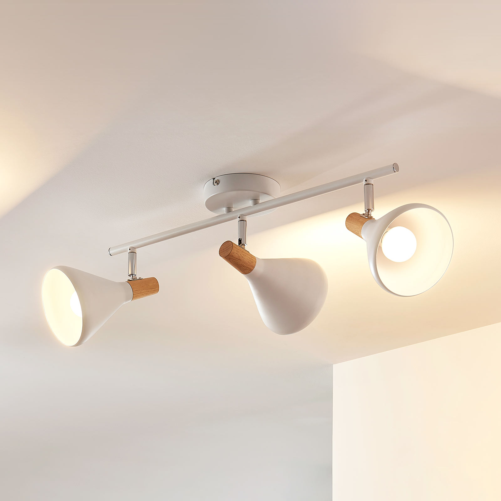Arina – 3-lamppuinen valkoinen LED-kattovalaisin