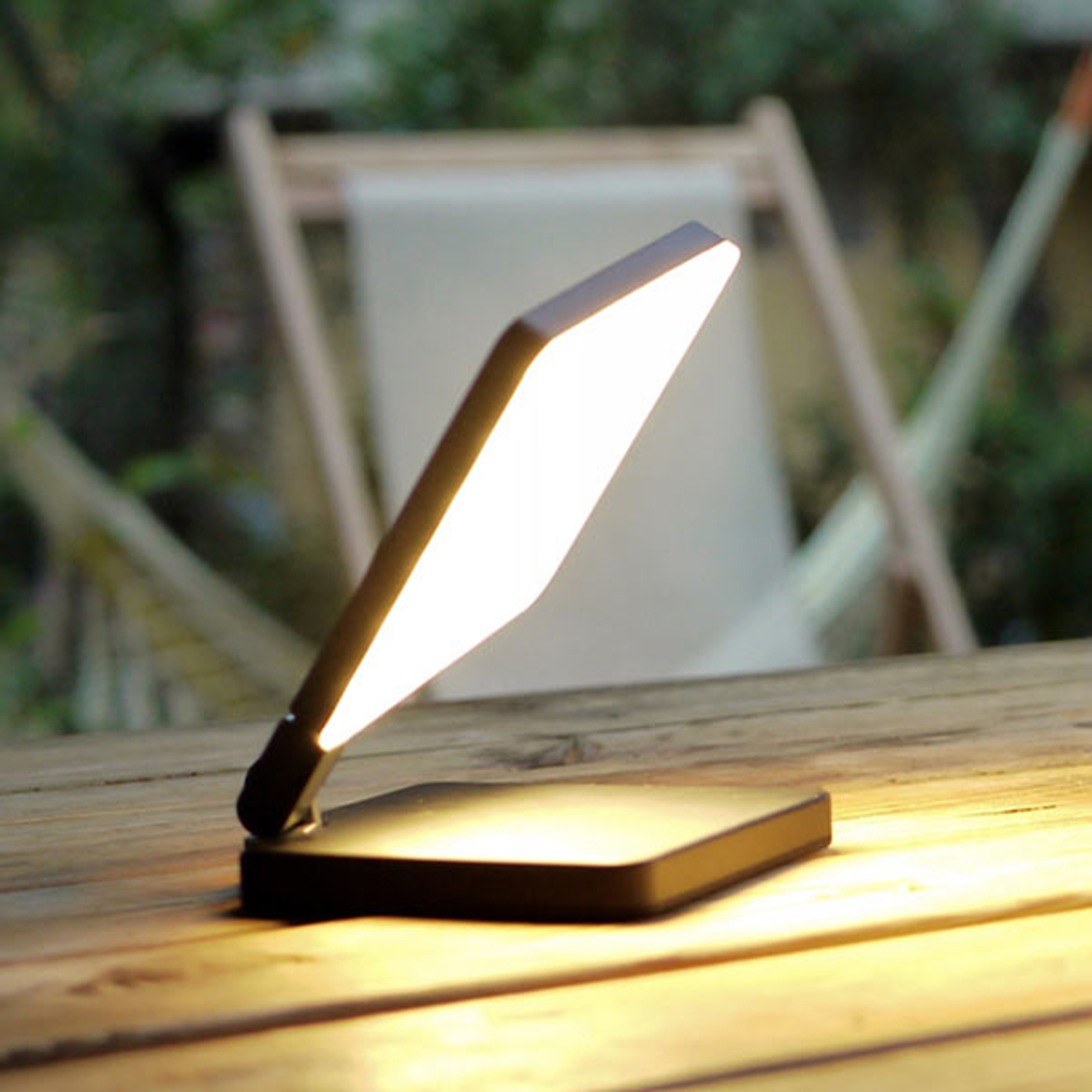 Nimbus Roxxane Fly LED-pöytävalaisin, musta