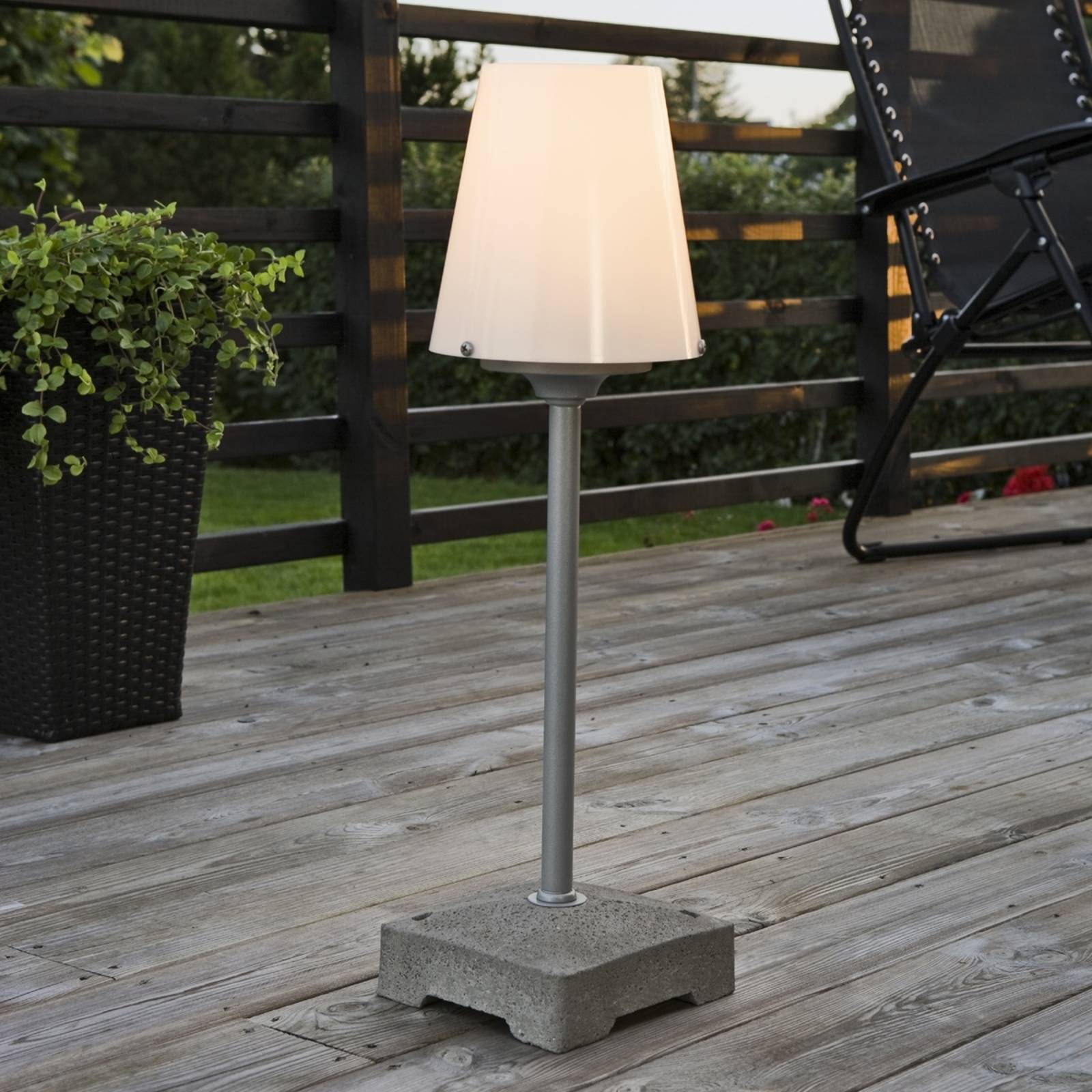 Tyylikäs lattiavalaisin New Lucca ulos, 59 cm