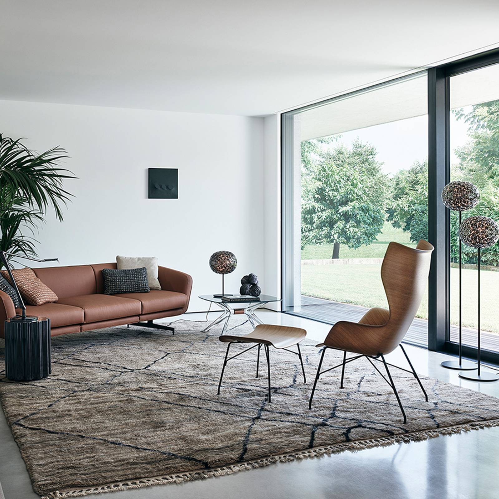 Kartell Planet-LED-lattiavalo, 130 cm, savunharmaa
