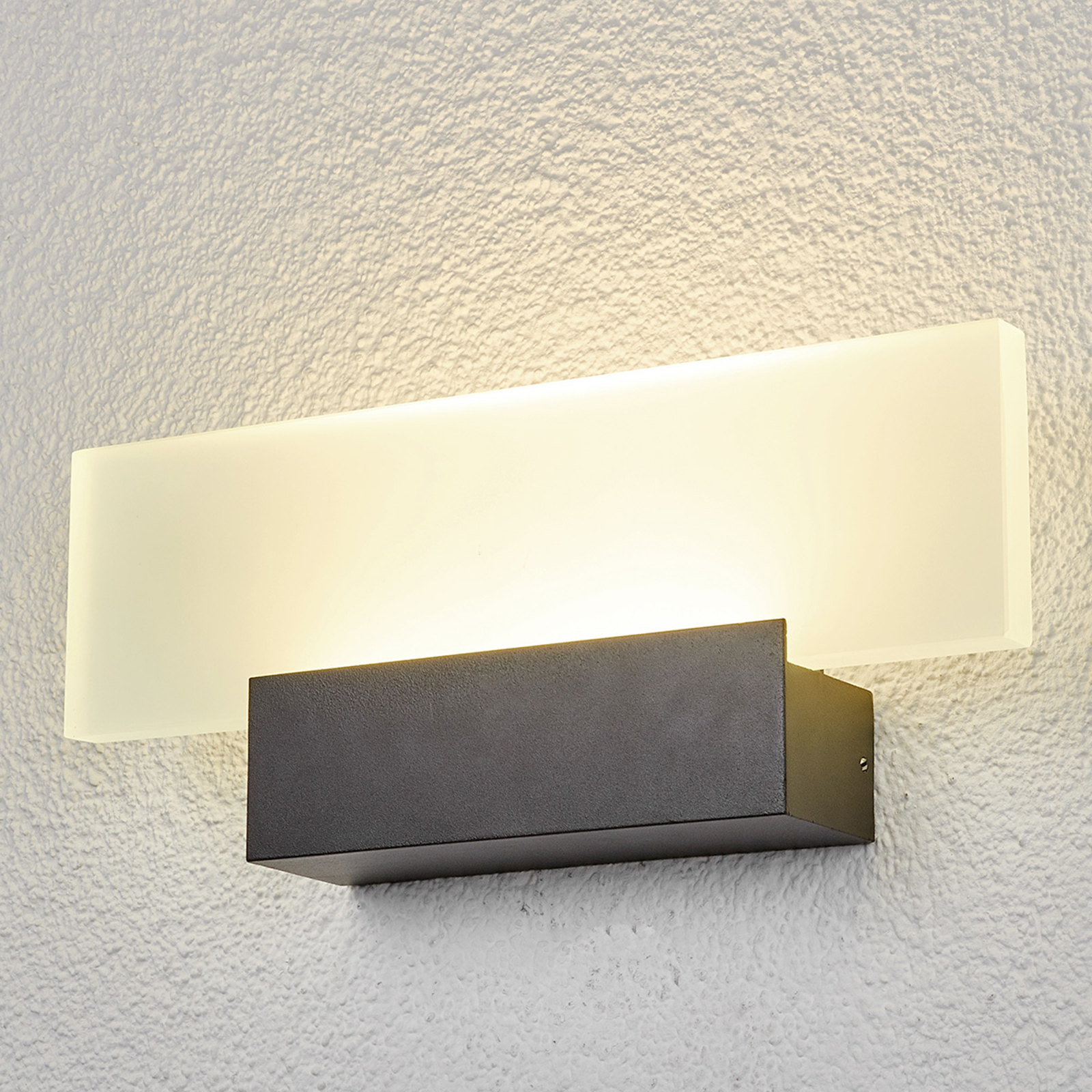 LED-ulkoseinälamppu Rieke