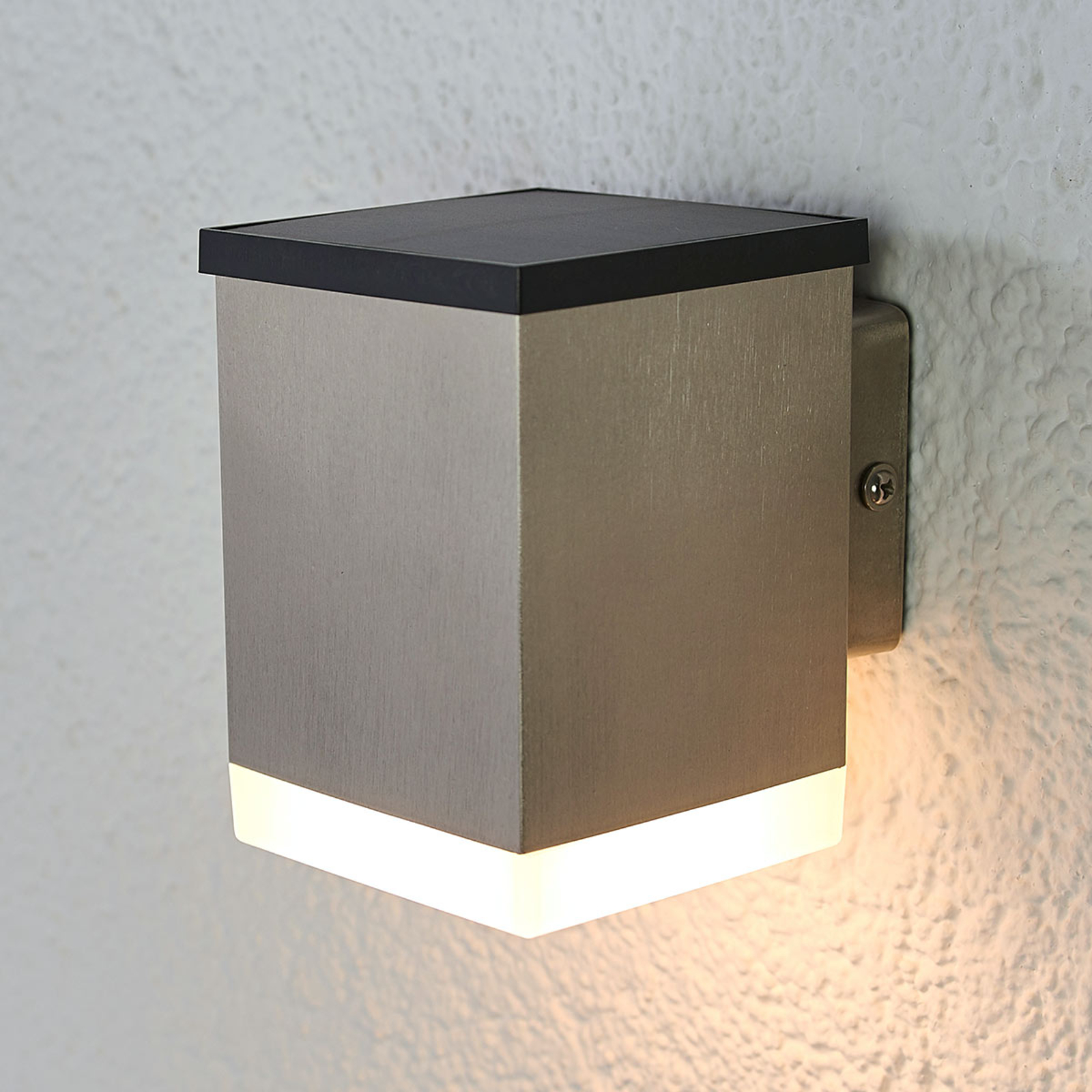LED -aurinkoseinälamppu Tyson, kulmikas, satinoitu