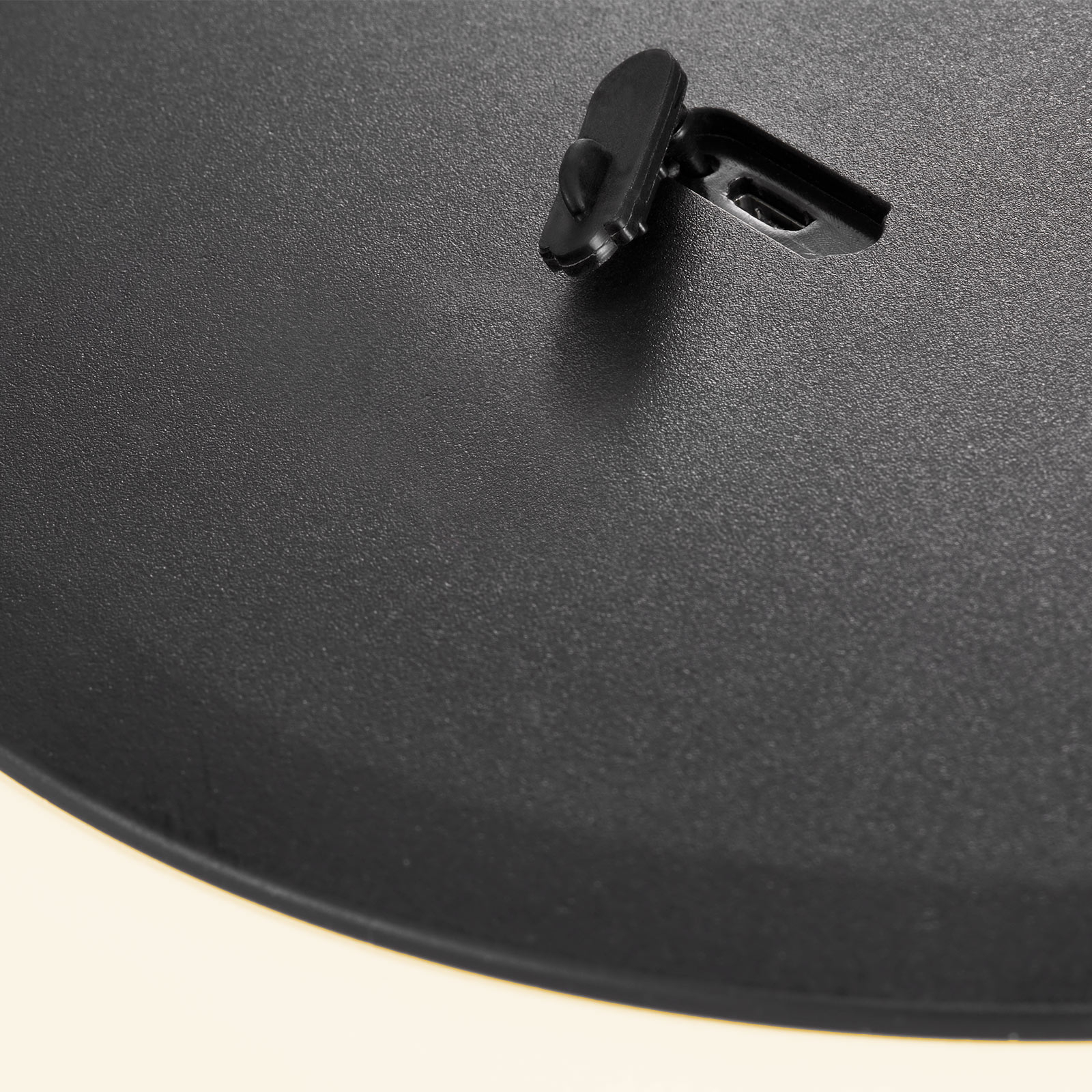 LED-pöytälamppu Kettle Tripod, varjostin 36 cm