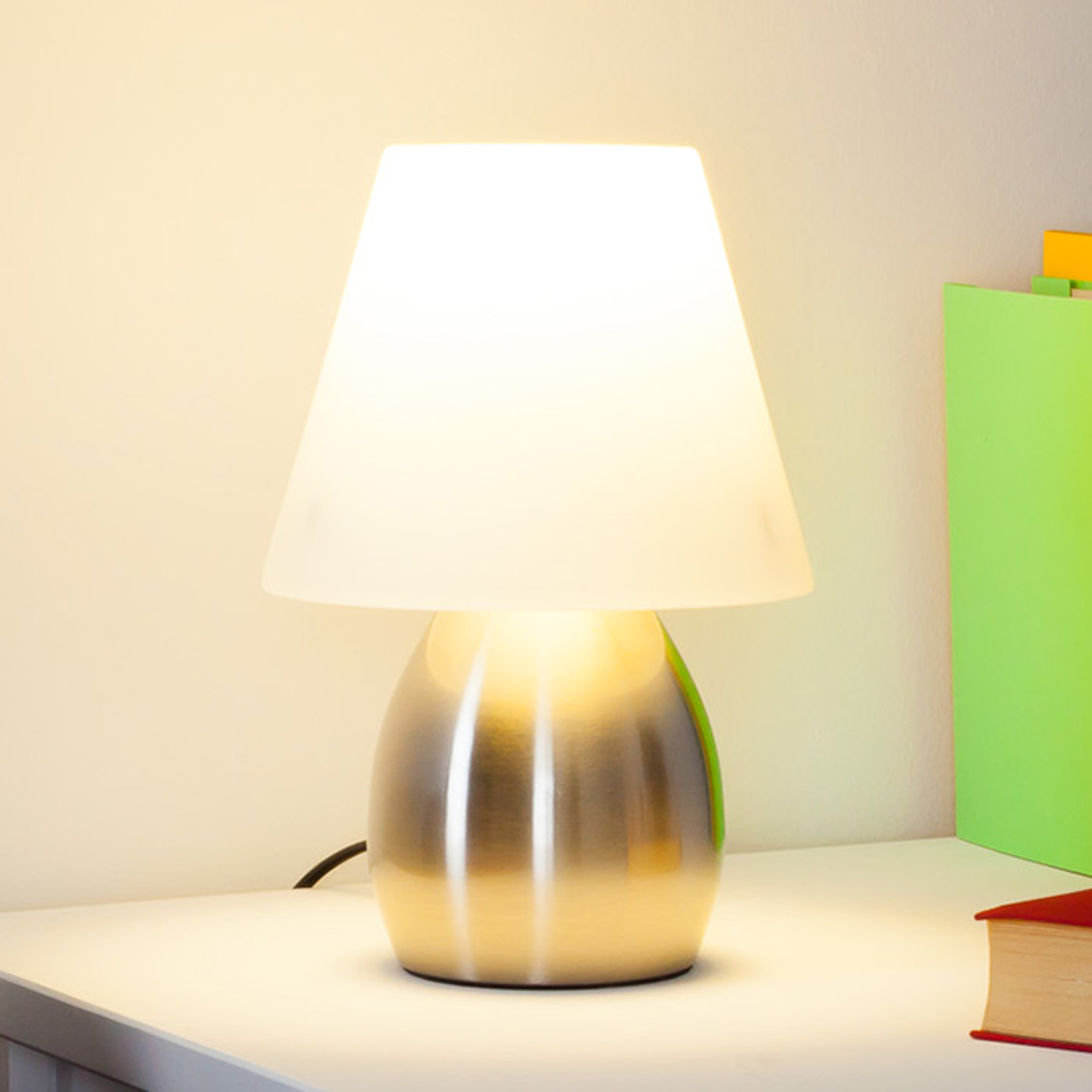 Kaunis Emilan pöytävalaisin, E14-LED-lamppu