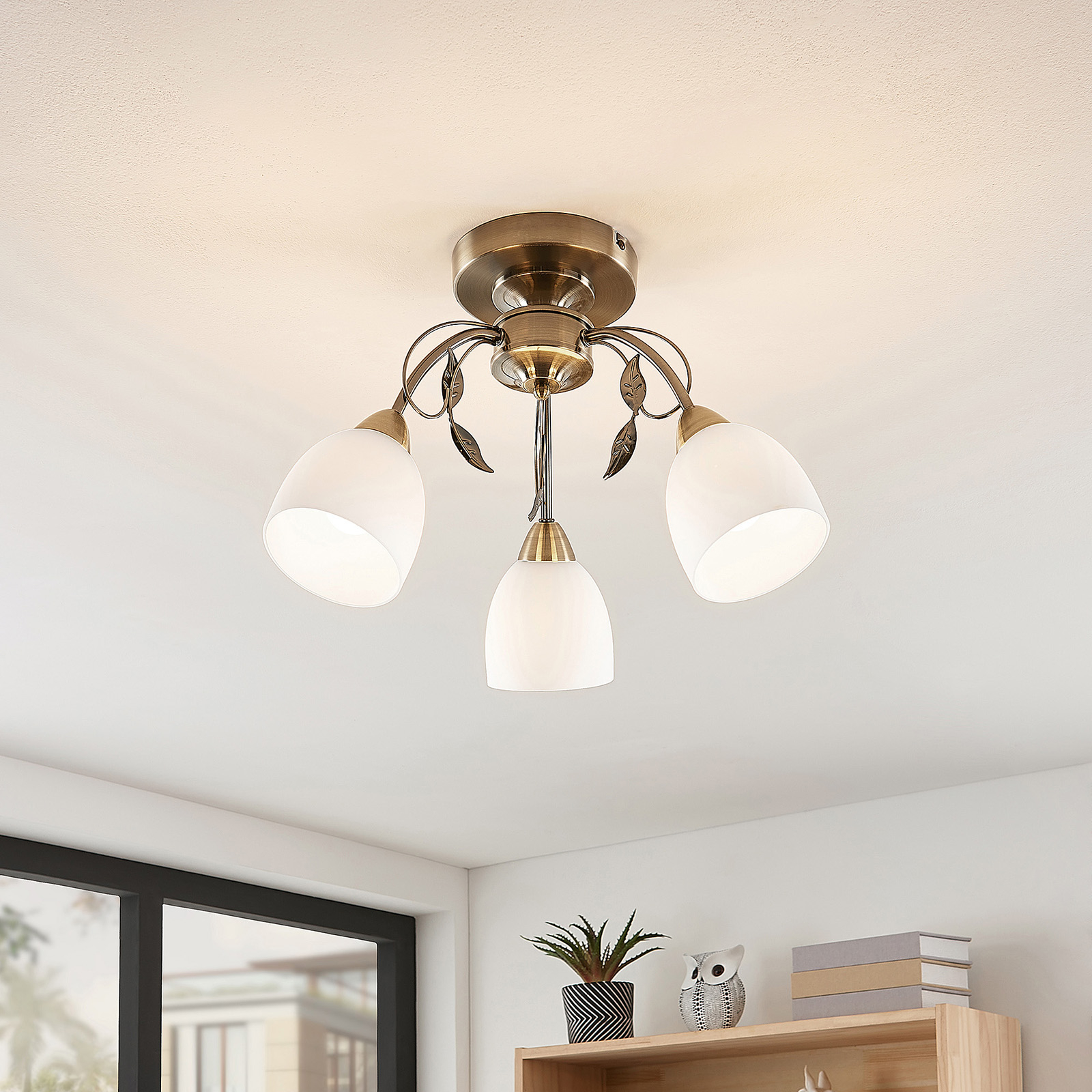 Lindby Thaddeus -kattovalaisin, 3-lamp., 31 cm