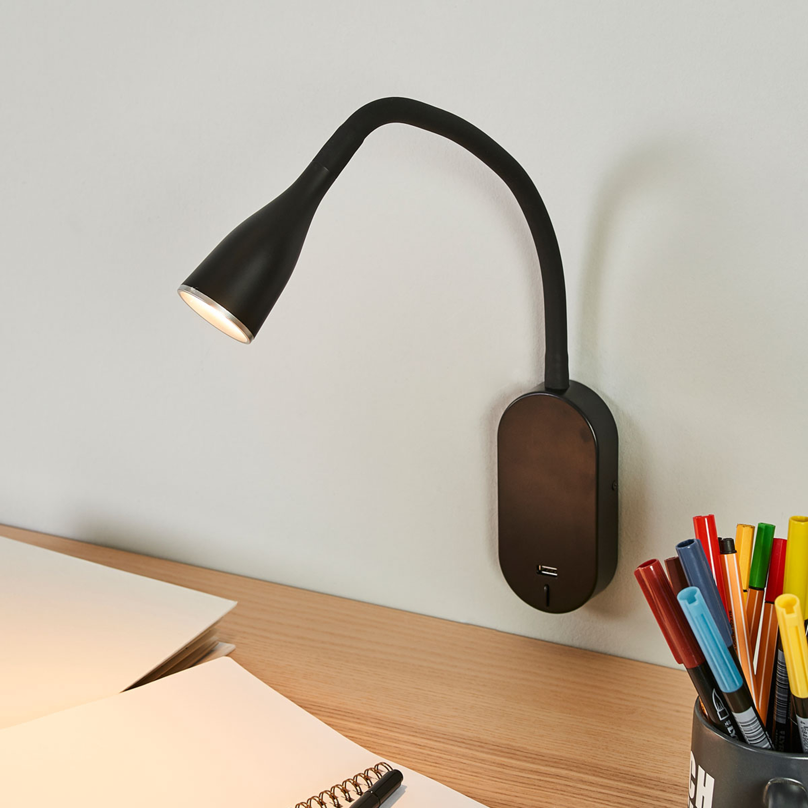Säädettävä Enna-seinävalaisin LED, USB-portti