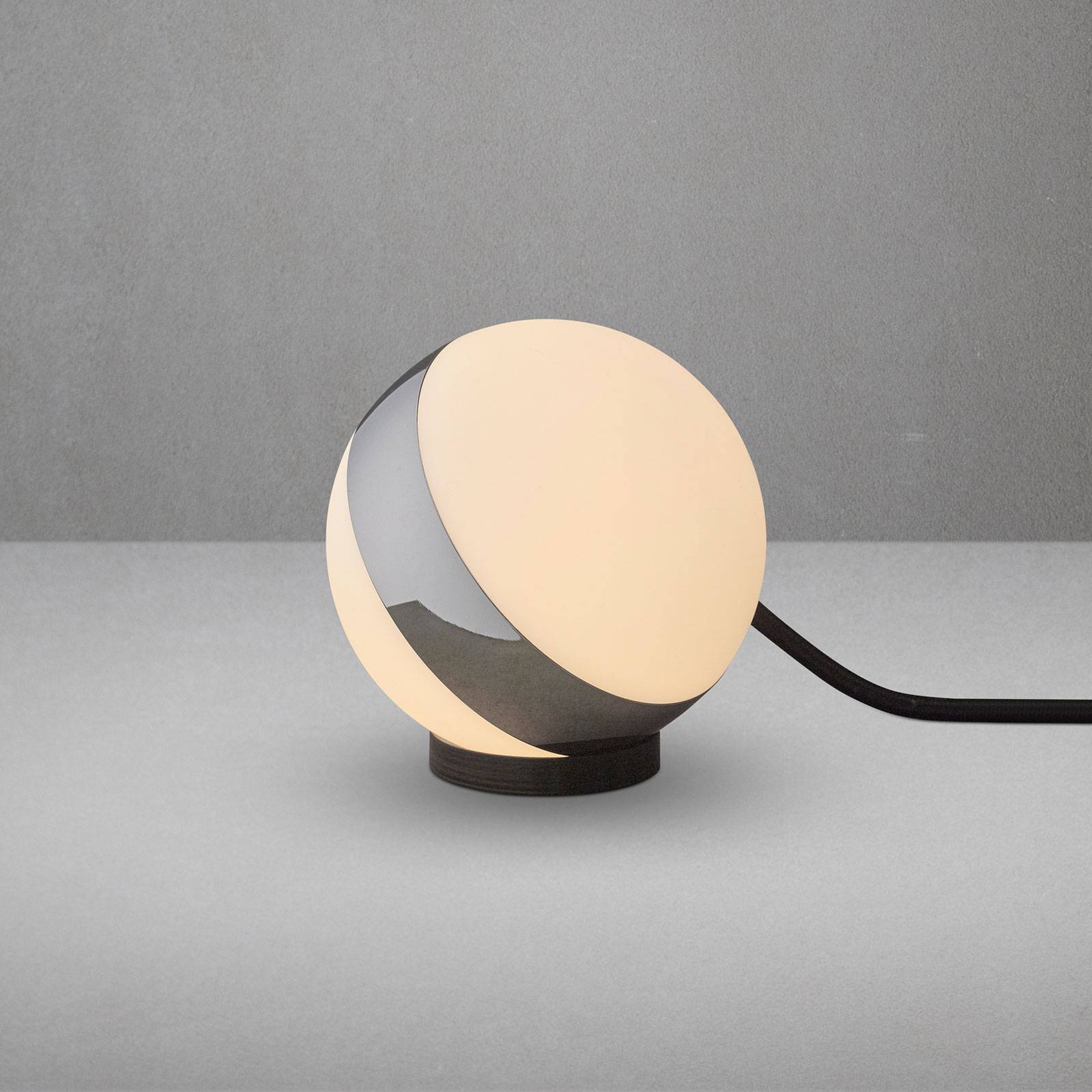 Pyöreä Circle-pöytävalaisin, korkeus 12 cm