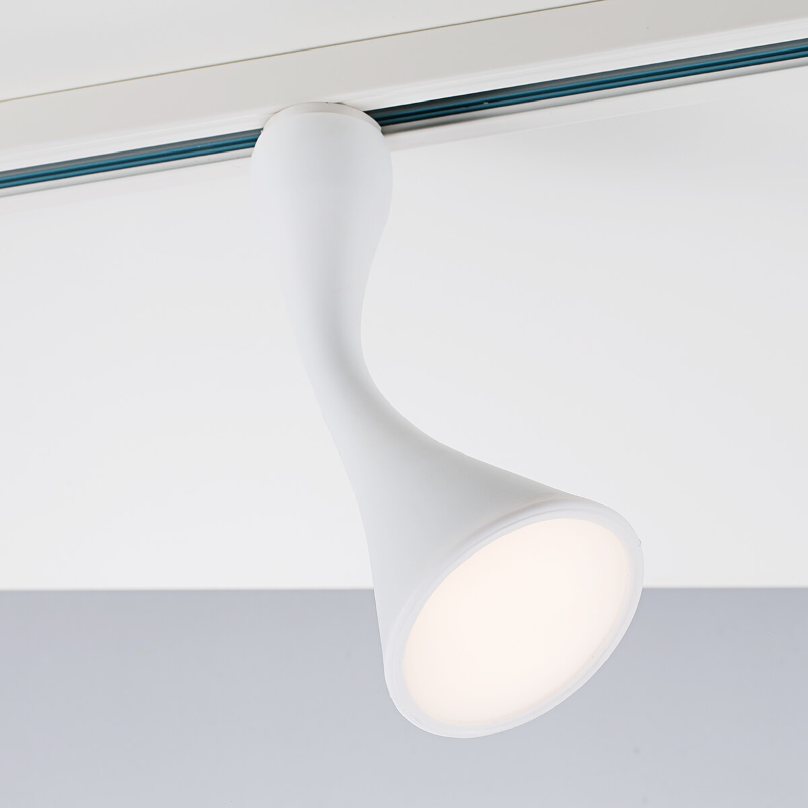 Trendikäs LED-kohdevalo Bendy Link-1-vaihekiskoon