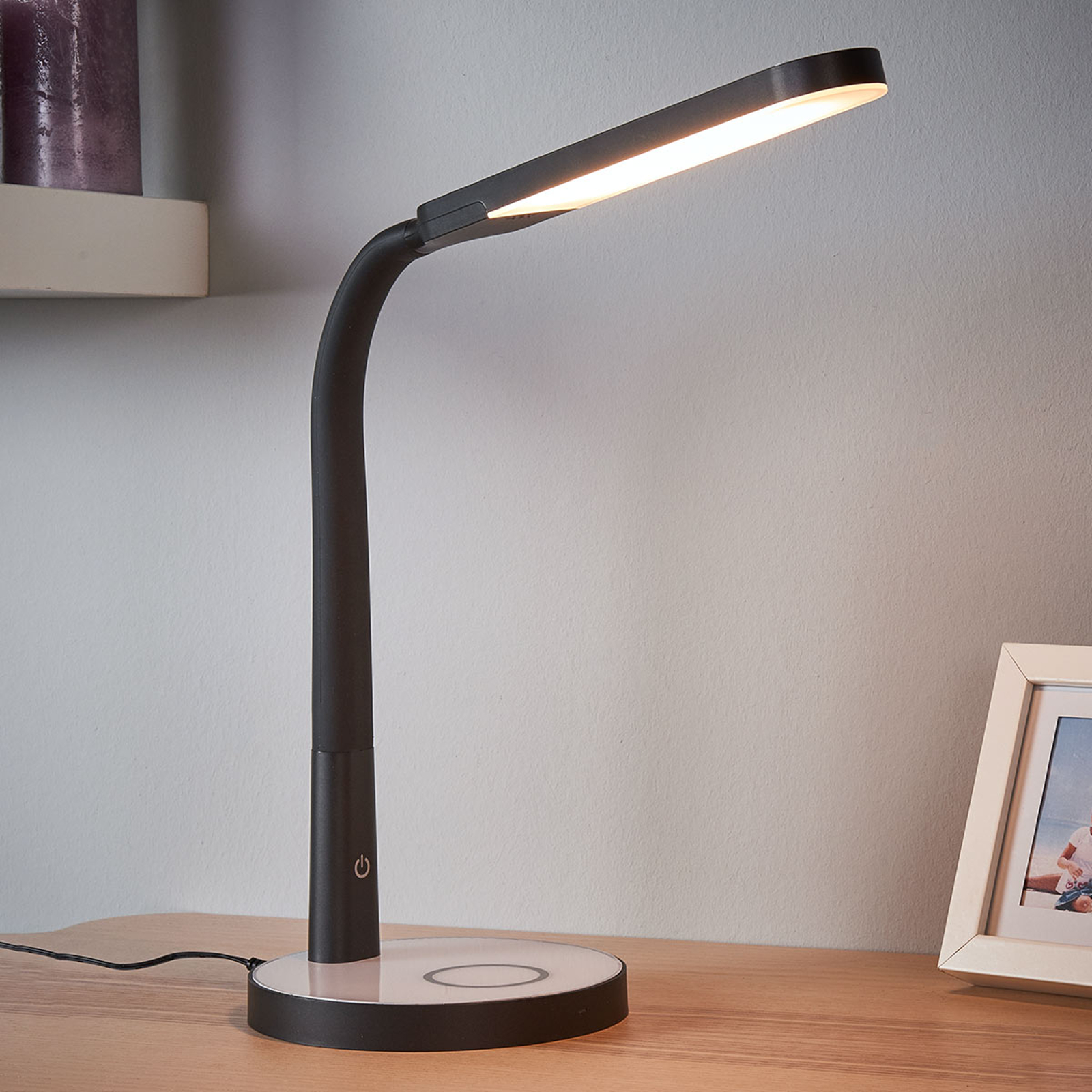 Maily - himmennettävä LED-pöytävalaisin USB-portti