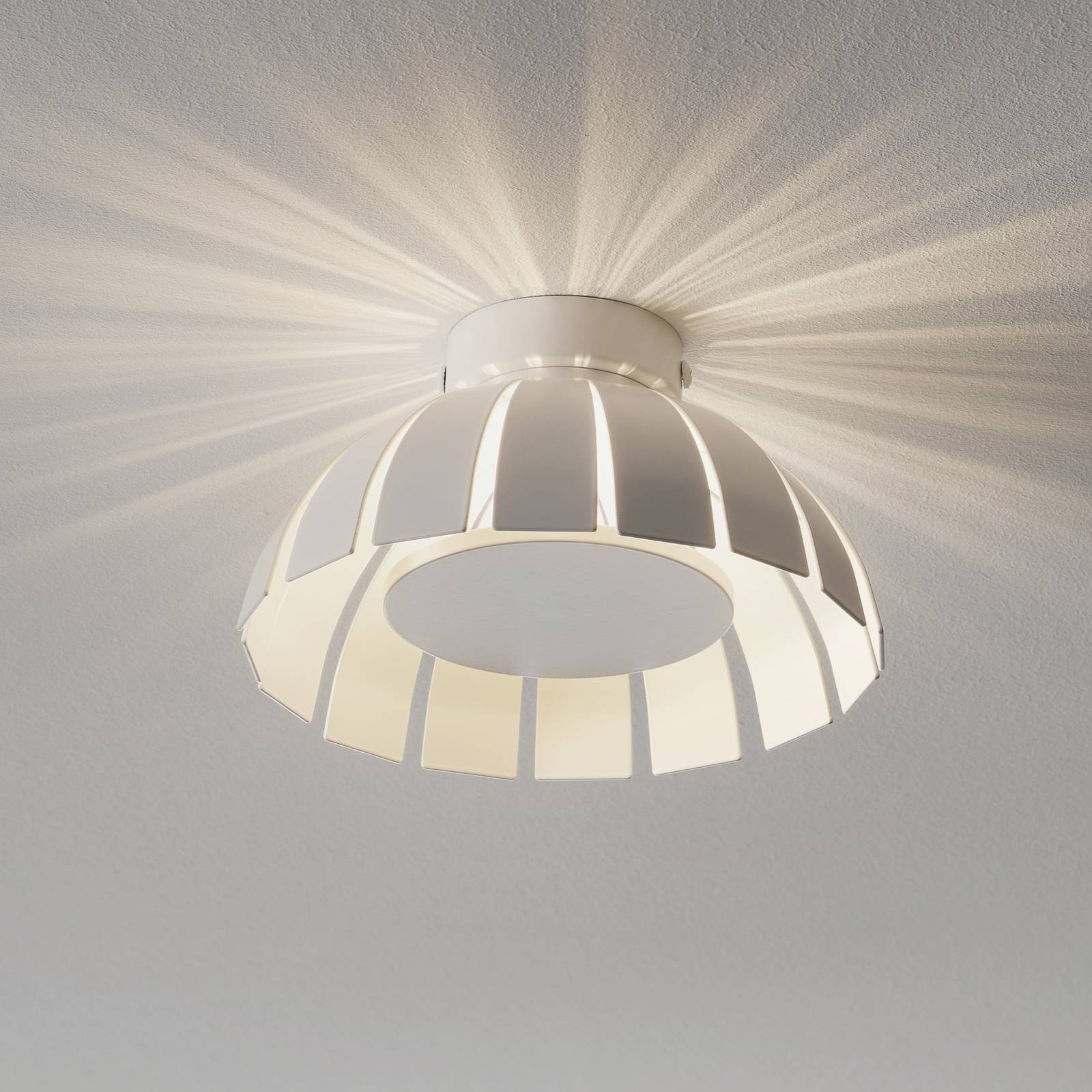 Valkoinen LED-design-kattovalaisin Loto, 20 cm
